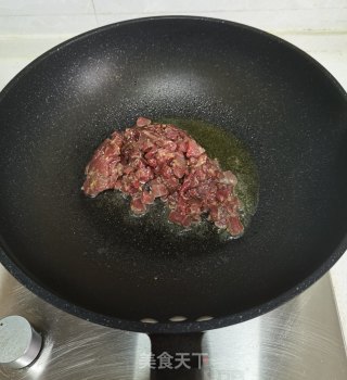 蒜苔炒牛肉丁的做法步骤：5