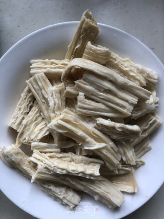 凉拌腐竹的做法步骤：2
