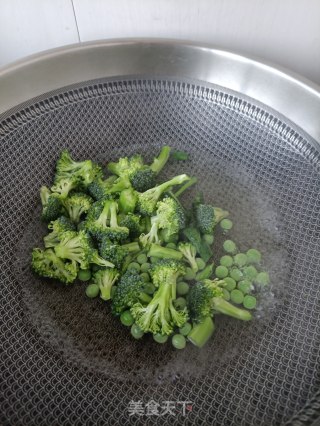 猪肉豌豆西兰花沙拉的做法步骤：7