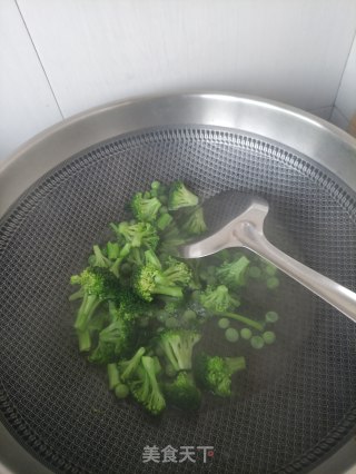 猪肉豌豆西兰花沙拉的做法步骤：8