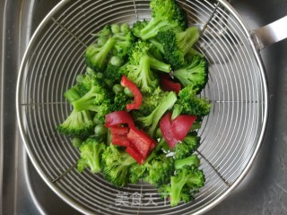 猪肉豌豆西兰花沙拉的做法步骤：11