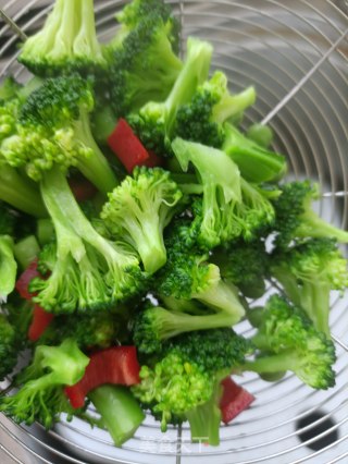 猪肉豌豆西兰花沙拉的做法步骤：12