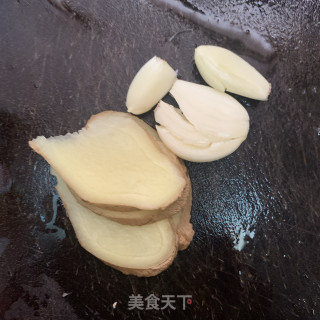 咖喱罗氏虾的做法步骤：2