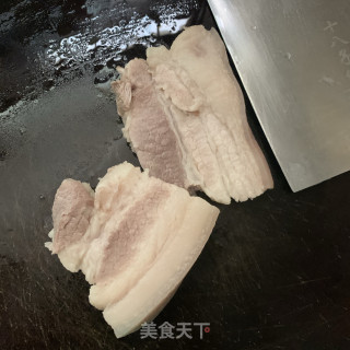 春笋炒五花肉的做法步骤：1