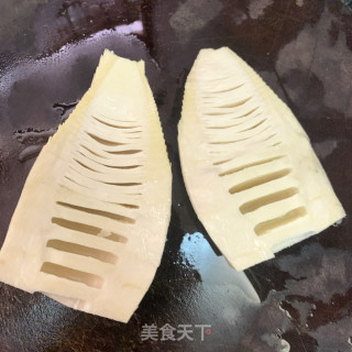 春笋炒五花肉的做法步骤：2