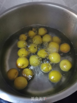 青梅酱的做法步骤：2