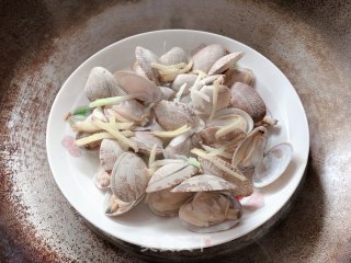 葱油花蛤的做法步骤：5