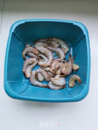 家常烧大虾的做法步骤：1
