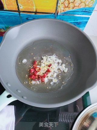 清炒桑树叶的做法步骤：5
