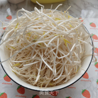 凉拌豆芽的做法步骤：1