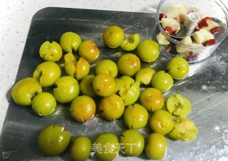 凉拌李子的做法步骤：2