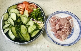 青瓜炒肉片的做法步骤：2