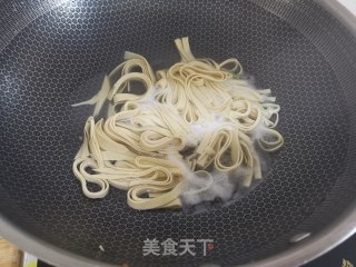 茼蒿炒干豆腐丝的做法步骤：3