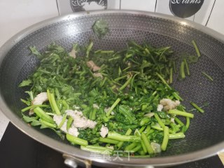 茼蒿炒干豆腐丝的做法步骤：6