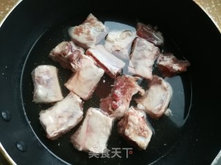 土豆豆角炖排骨的做法步骤：1
