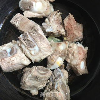 虫草花玉米煲排骨的做法步骤：3