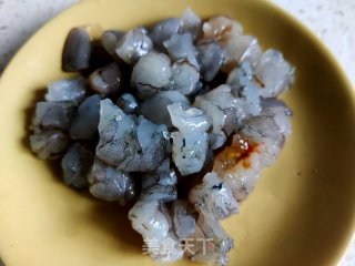 虾仁时蔬炒米饭的做法步骤：1