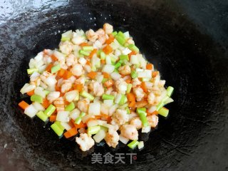 虾仁时蔬炒米饭的做法步骤：6