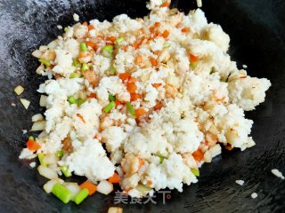 虾仁时蔬炒米饭的做法步骤：7