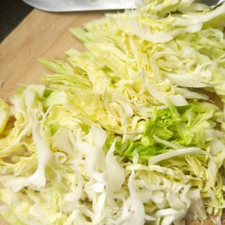 圆白菜拌鸽胸肉的做法步骤：1