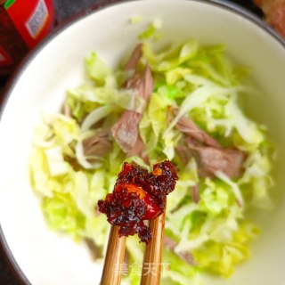 圆白菜拌鸽胸肉的做法步骤：9