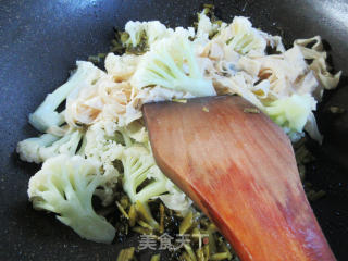 咸菜豆腐皮花菜的做法步骤：5