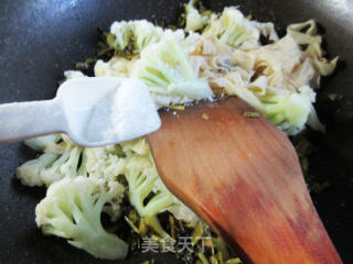 咸菜豆腐皮花菜的做法步骤：7