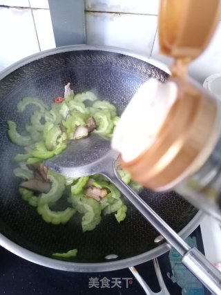 苦瓜炒肉的做法步骤：8