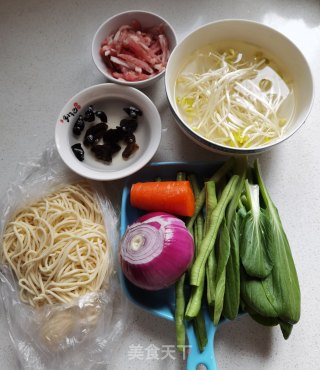 鸡蛋炒面的做法步骤：1