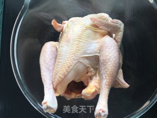 看到就想咬一口~不信来看~烤箱版青柠蜜汁烤全鸡的做法步骤：4