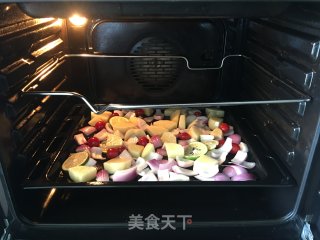 看到就想咬一口~不信来看~烤箱版青柠蜜汁烤全鸡的做法步骤：11