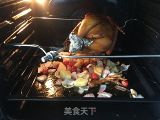 看到就想咬一口~不信来看~烤箱版青柠蜜汁烤全鸡的做法步骤：12