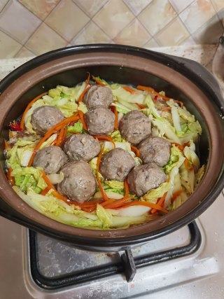 白菜粉丝肉丸煲的做法步骤：10
