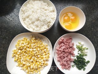 香肠炒饭的做法步骤：1