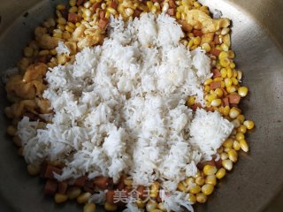 香肠炒饭的做法步骤：9