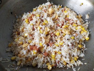 香肠炒饭的做法步骤：10