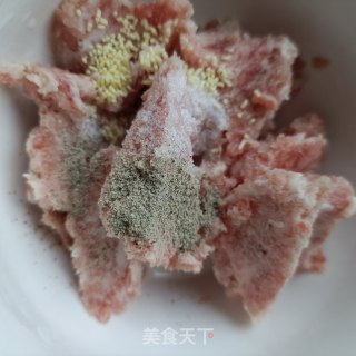 白萝卜汆肉丸的做法步骤：3
