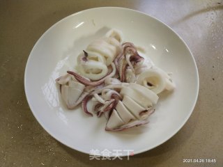 白灼鱿鱼的做法步骤：3