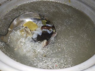 塘角鱼香菇毛豆砂锅粥的做法步骤：7