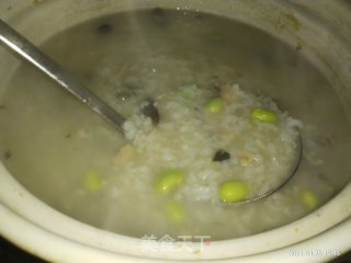 塘角鱼香菇毛豆砂锅粥的做法步骤：10