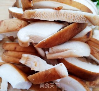 蔬菜鱼丸汤的做法步骤：1