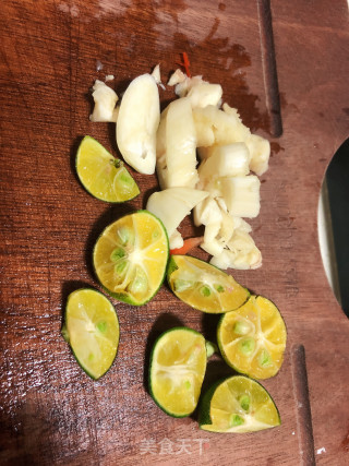 炒青柠鱿鱼干的做法步骤：3