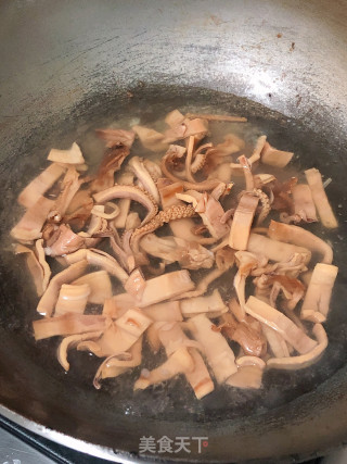 炒青柠鱿鱼干的做法步骤：4