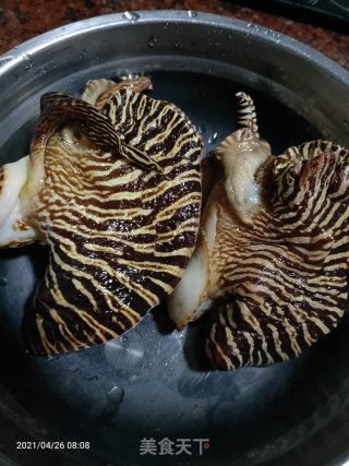 爆炒红螺肉的做法步骤：1