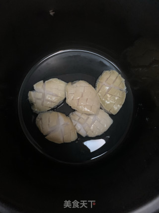 玉米鲍鱼筒骨汤的做法步骤：4