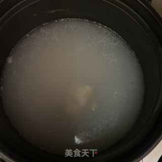 玉米鲍鱼筒骨汤的做法步骤：7