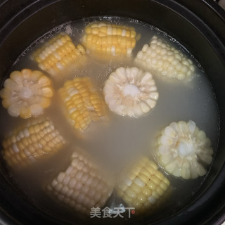 玉米鲍鱼筒骨汤的做法步骤：8