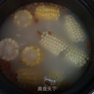 玉米鲍鱼筒骨汤的做法步骤：9