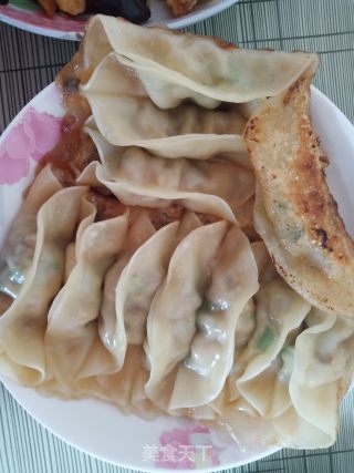 猪肉韭菜锅贴的做法步骤：15