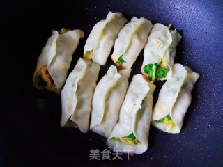 韭菜锅贴的做法步骤：21